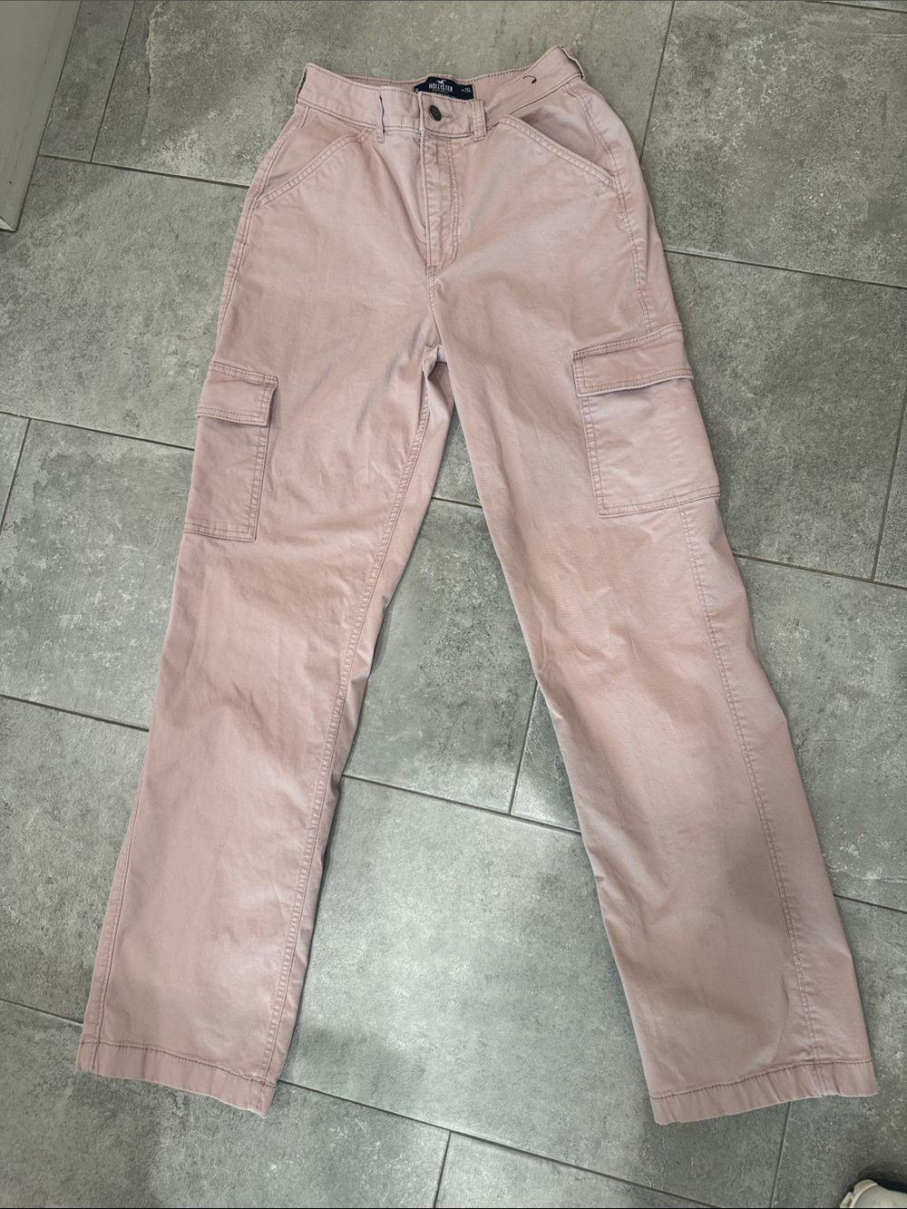 Hollister Ultra High-Rise Dad Pants in Dusty Pink